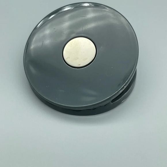 Donnie Darko Frank The Bunny Magnetic Clip - Picture 6 of 6